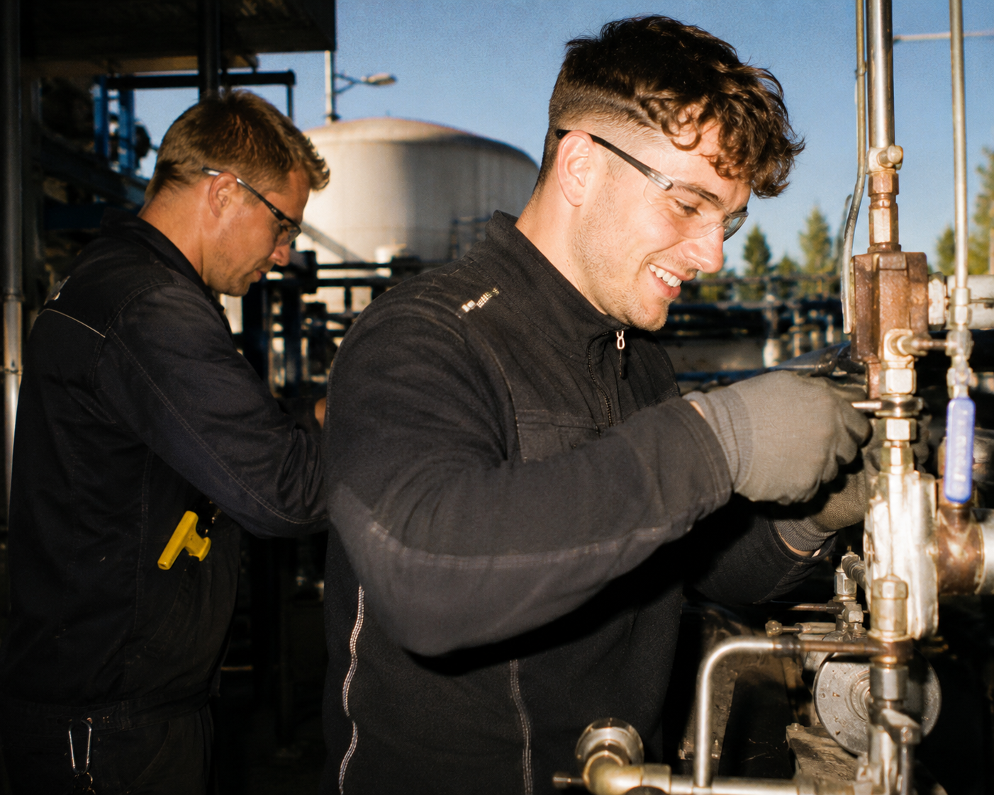 Mannen aan het werk in de techniek